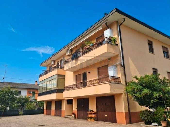 Appartamento con 5 locali in vendita in Via E Toti, Centro, Creazzo