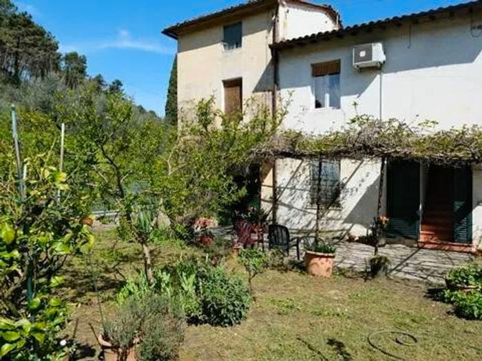 Casa con 6 locali in vendita in Via Di Malavolta, Vorno, Capannori