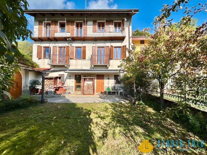 Casa con 6 locali in vendita in Frazione Stellio, Callabiana