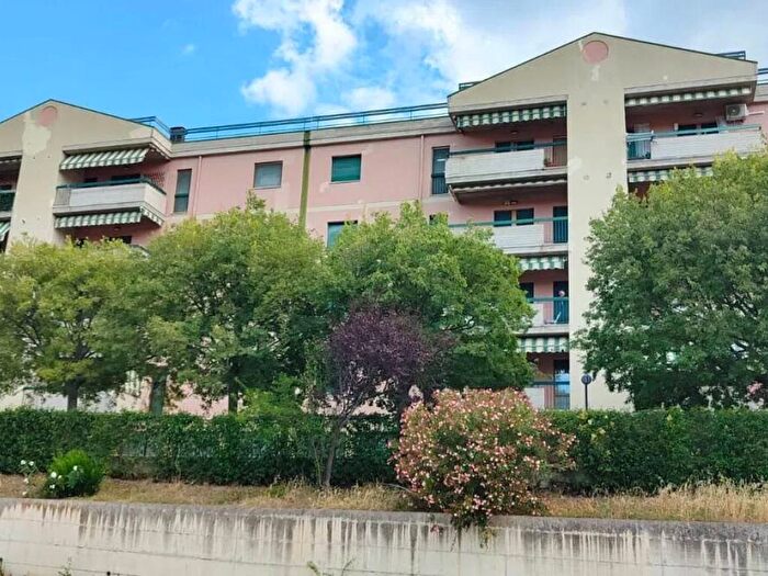 Appartamento quadrilocale in vendita in Via Settimio Costantini, Teramo