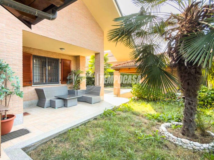 Casa con 6 locali in vendita in Via Antonio Cossu, Centro, Carignano