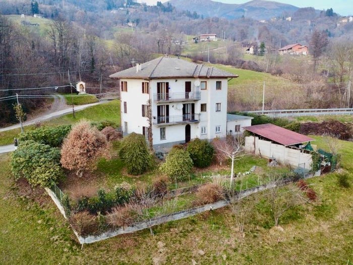 Casa con 6 locali in vendita in Via per Oropa, Pollone