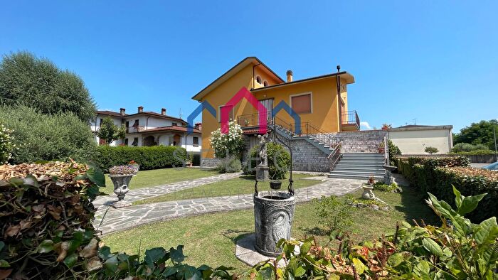 Casa con 10 locali in vendita in Fornaci di Barga, Barga