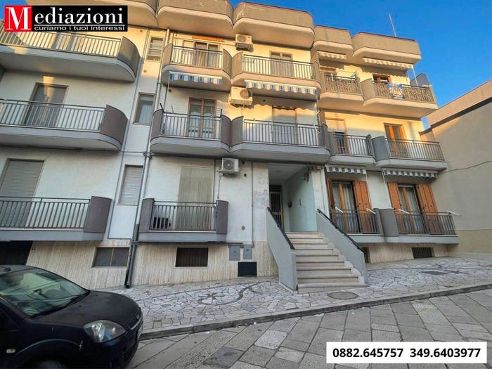 Appartamento con 5 locali in vendita in Via Trieste, Apricena