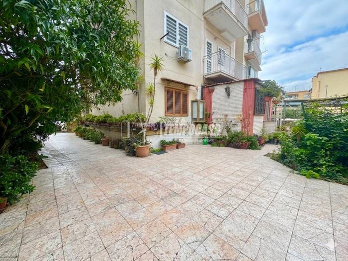 Appartamento trilocale in vendita in Via Amerigo Crispo, Fuorigrotta, Napoli