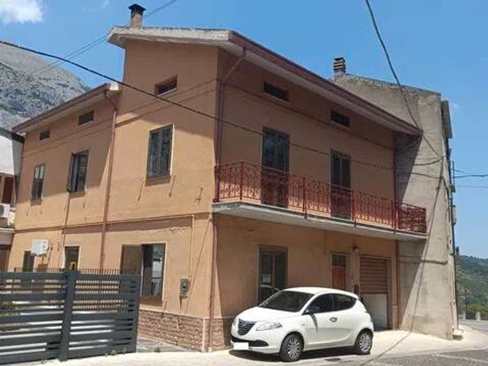 Casa con 6 locali in vendita in Via Nazionale, Fara San Martino