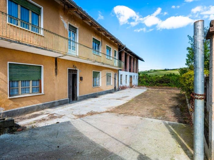 Casa quadrilocale in vendita in FRAZIONE SAN BARTOLOMEO, Cherasco