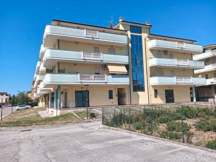 Appartamento trilocale in vendita in Via Emilio Casella, Centro, Cepagatti