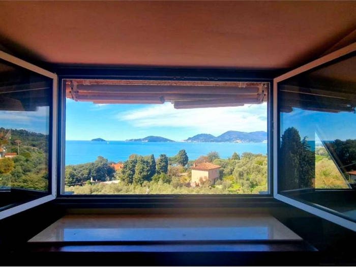 Casa con 6 locali in vendita in Piazza Figoli, La Serra Tellaro, Lerici