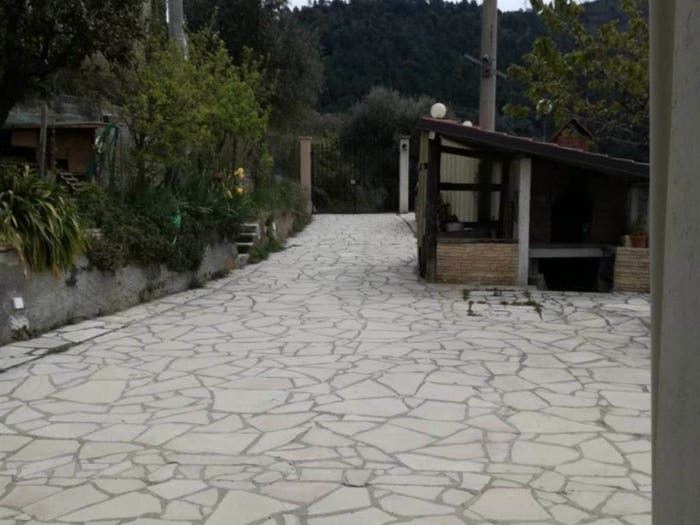 Casa con 6 locali in vendita in Camporosso