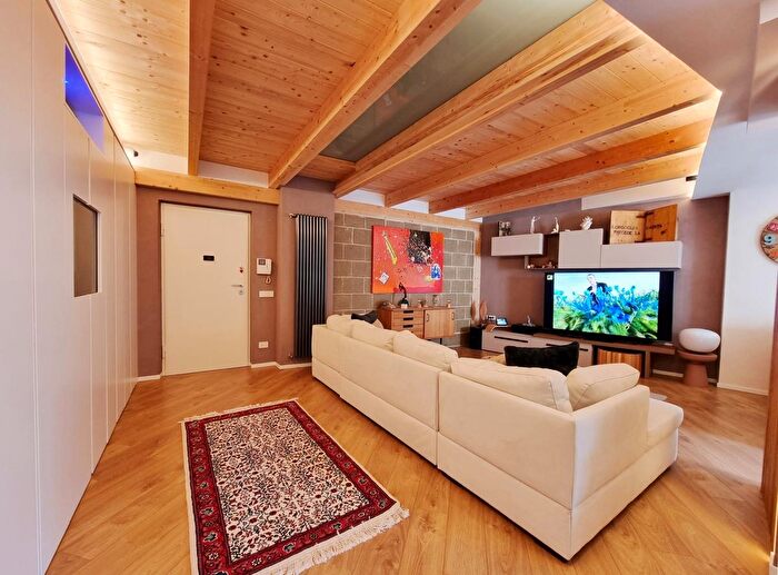 Appartamento con 5 locali in vendita in Via San Giovanni, Caserta