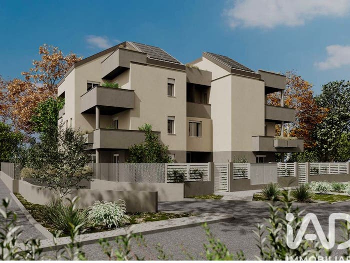Appartamento con 6 locali in vendita in Via Vittorio Guerzoni, Crocetta, Modena