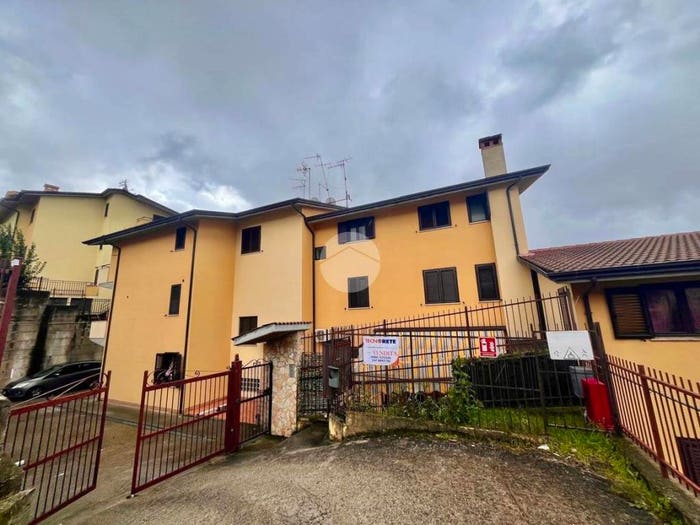 Appartamento trilocale in vendita in VIA ENRICO BERLINGUER, Zumpano