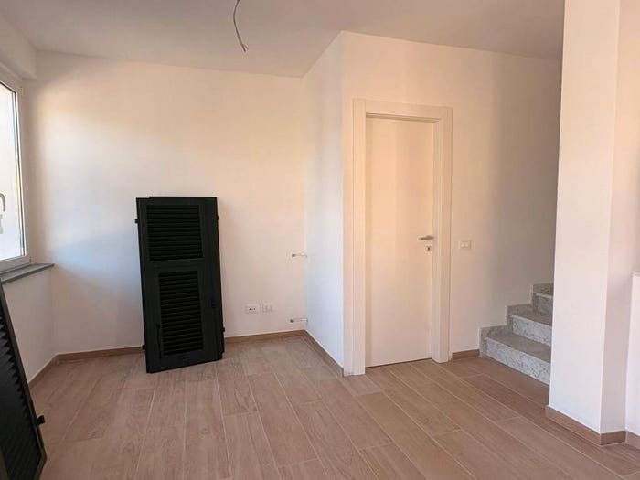 Appartamento quadrilocale in vendita in Via Caresana Vecchia, Riccò del Golfo di Spezia