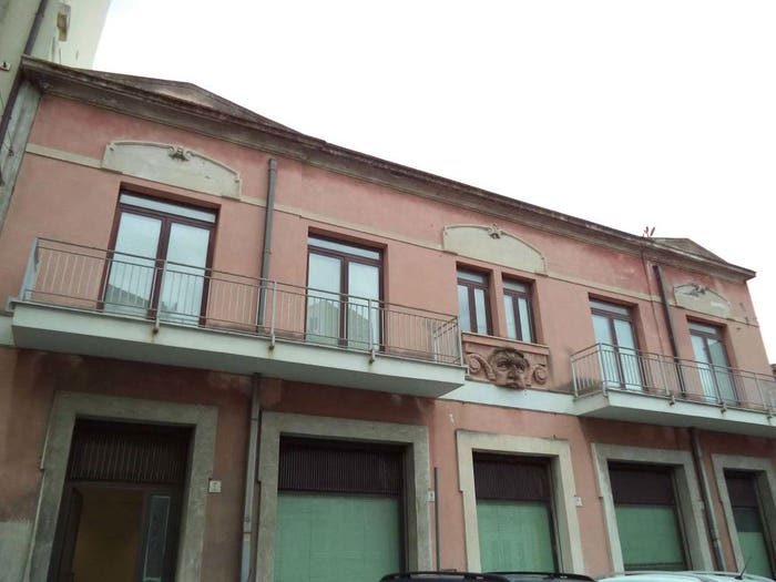 Casa con 6 locali in vendita in piazza Raffaello, Lentini