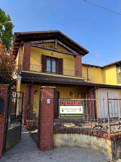 Casa quadrilocale in vendita in Via Domenico Carenzo, Stroppiana