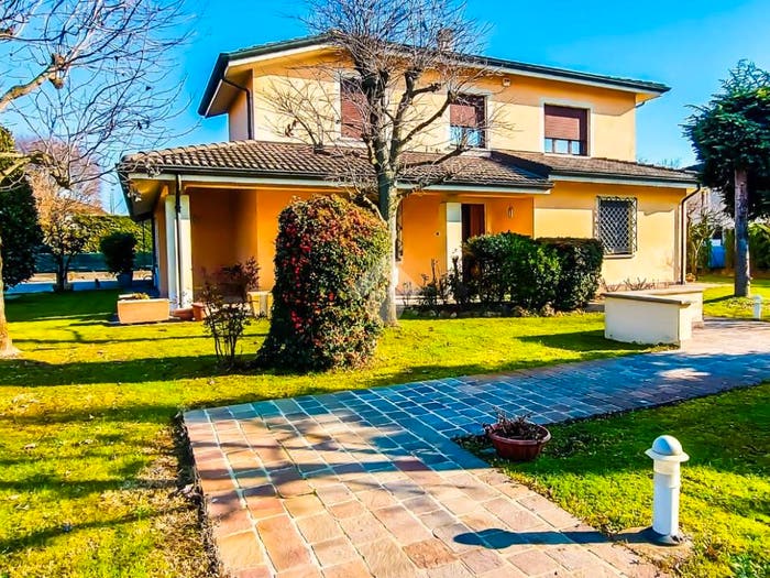 Casa con 6 locali in vendita in Via Umberto Terracini, Colorno