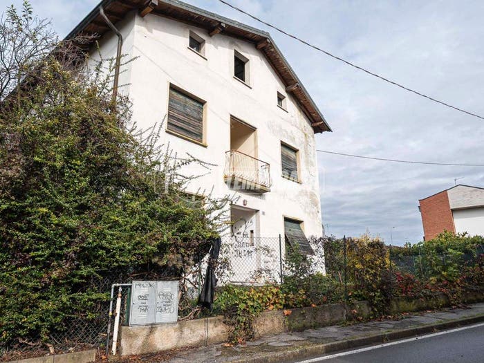 Casa con 6 locali in vendita in Via P Giovio, Centro, Alzate Brianza
