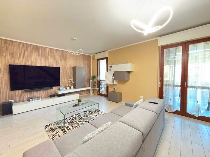 Appartamento con 5 locali in vendita in Via Rodolfo Reguzzoni, Centro, Giaveno