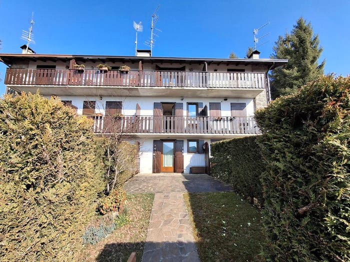 Casa quadrilocale in vendita in Via Costa Salaer, Centro, Castione della Presolana