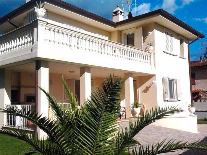 Casa con 6 locali in vendita in Camaiore Paese, Camaiore