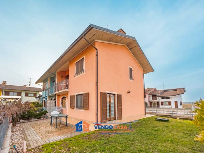 Casa quadrilocale in vendita in Via Peveragno, Centro, Beinette