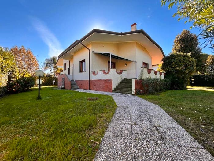 Casa con 6 locali in vendita in Via Carlo Carrà, Roma Imperiale, Forte dei Marmi