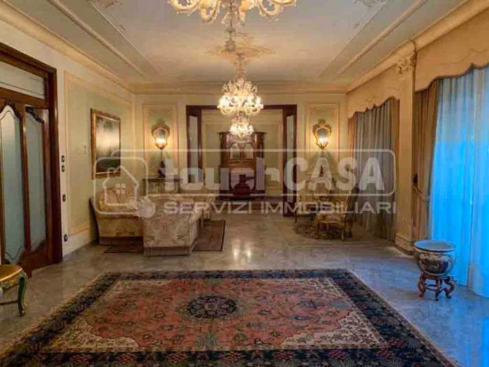 Appartamento con 6 locali in vendita in Piazza Principe Amedeo, Aversa