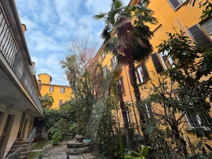 Appartamento trilocale in vendita in Via San Vitale, Centro Storico, Bologna