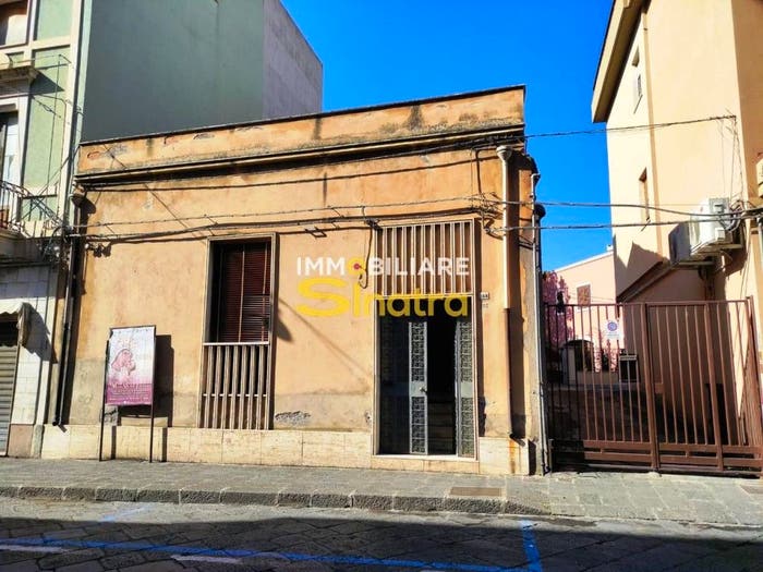 Casa con 6 locali in vendita in Via Vittorio Emanuele, Biancavilla