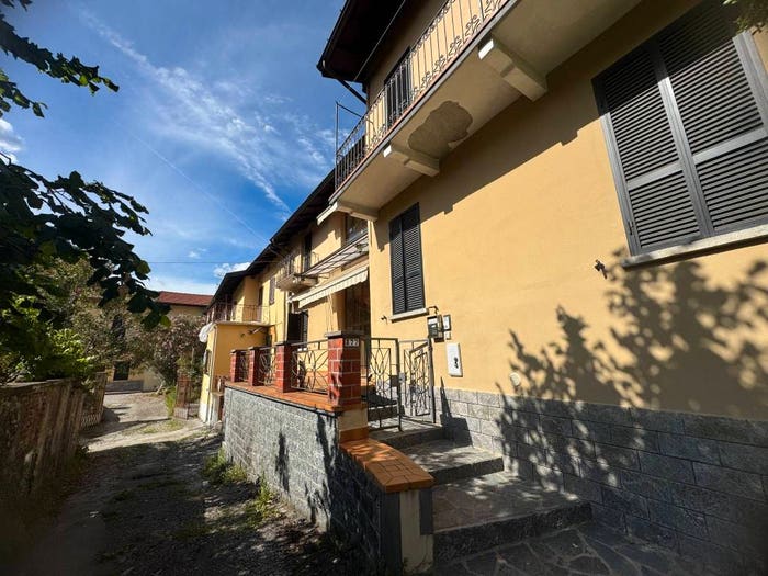 Casa con 6 locali in vendita in Via Giuseppe Garibaldi, Comabbio