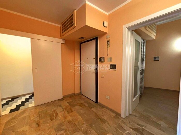 Appartamento con 5 locali in vendita in Piazza XXV Aprile, Fanfani, Lodi