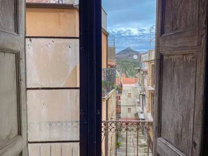 Casa con 6 locali in vendita in Via Carmelo Virga, Isnello