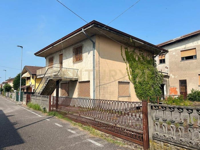 Casa con 6 locali in vendita in Via Giacomo Puccini, Vallese, Oppeano