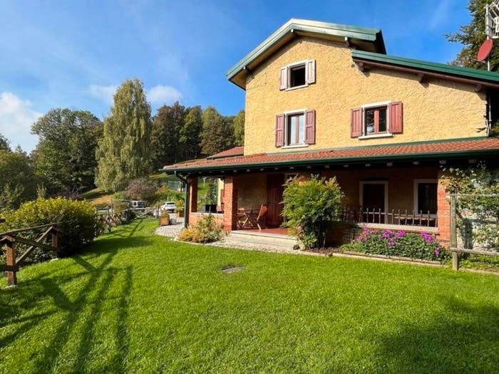 Casa con 6 locali in vendita in via Goldoni, Lanzo D'Intelvi, Alta Valle Intelvi