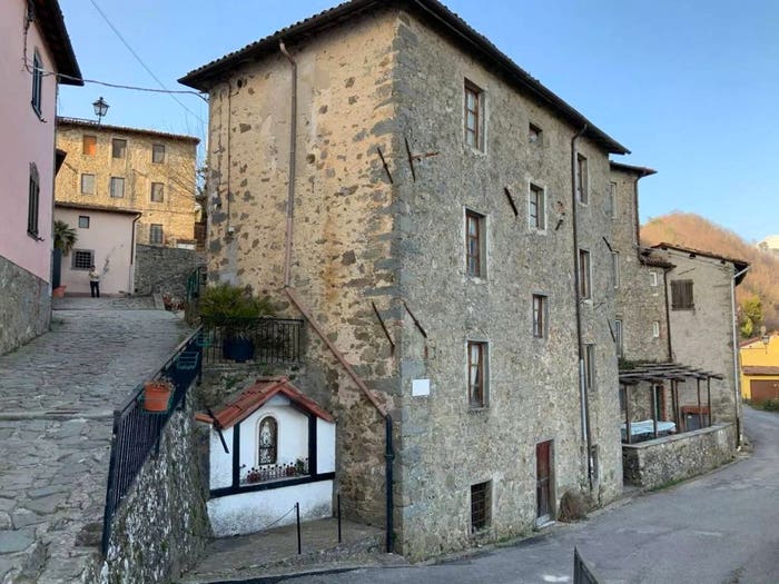 Casa con 6 locali in vendita in Barga