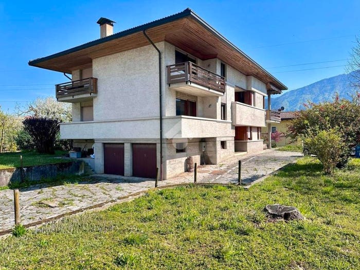 Appartamento con 6 locali in vendita in Viale Pedavena, Centro, Feltre
