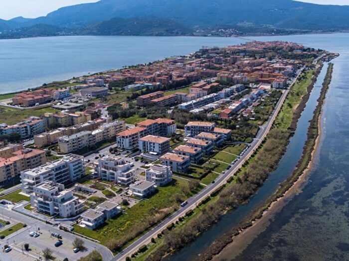 Appartamento quadrilocale in vendita in Via Sandro Pertini, Centro, Orbetello