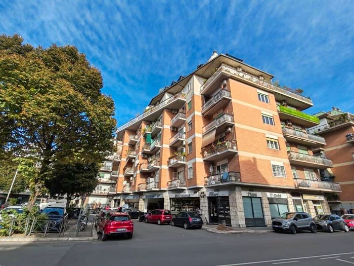 Appartamento trilocale in vendita in Via Silvestri, Pisana Bravetta, Roma