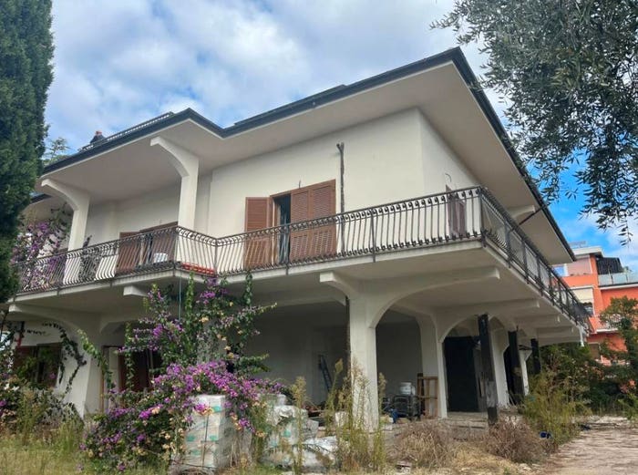 Casa con 6 locali in vendita in Via Gaetano Donizetti, Centro, Osimo