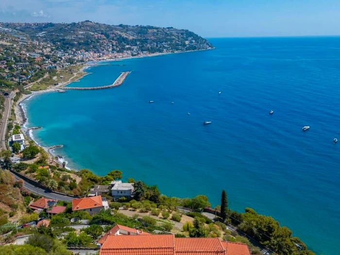 Appartamento trilocale in vendita in Strada Curtasse, Arziglia Madonna della Ruota, Bordighera