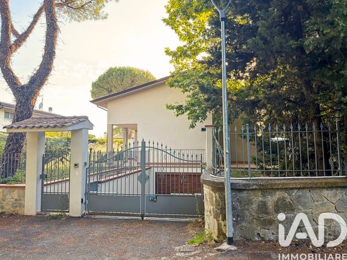 Casa quadrilocale in vendita in Strada Madonna delle Grazie, Montebello, Perugia