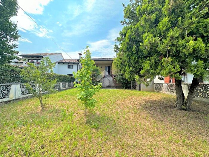 Casa con 5 locali in vendita in Via Piave, Torreselle, Piombino Dese