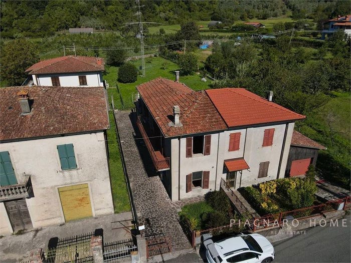 Casa con 6 locali in vendita in Via Caprio, Caprio, Filattiera