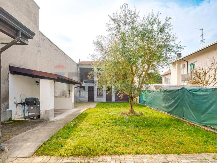 Casa con 5 locali in vendita in via Giuseppe Restelli, Olgiate Olona