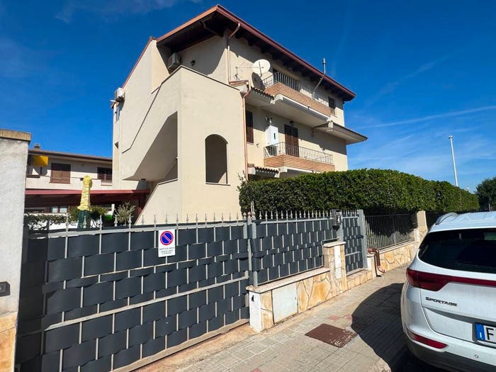Casa con 5 locali in vendita in Uta