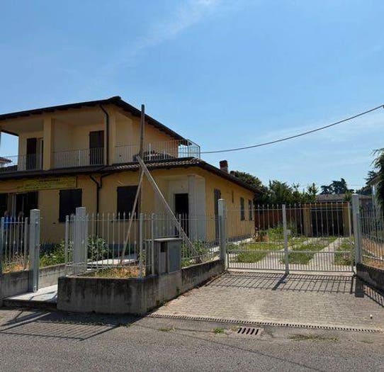 Casa con 6 locali in vendita in Strada Valle, Centro, Pozzolo Formigaro