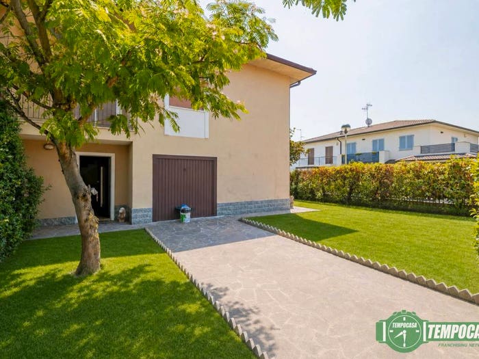 Casa con 6 locali in vendita in Viale Padre Marcolini, Centro, Cerro al Lambro