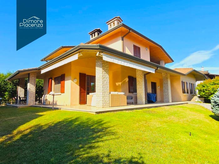 Casa con 6 locali in vendita in Strada della Regina, Quarto, Gossolengo