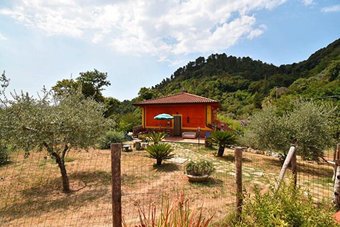 Casa con 6 locali in vendita in Via del Rio, Pietrasanta